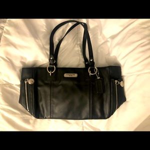 COACH Black Smooth Leather Shoulder Bag